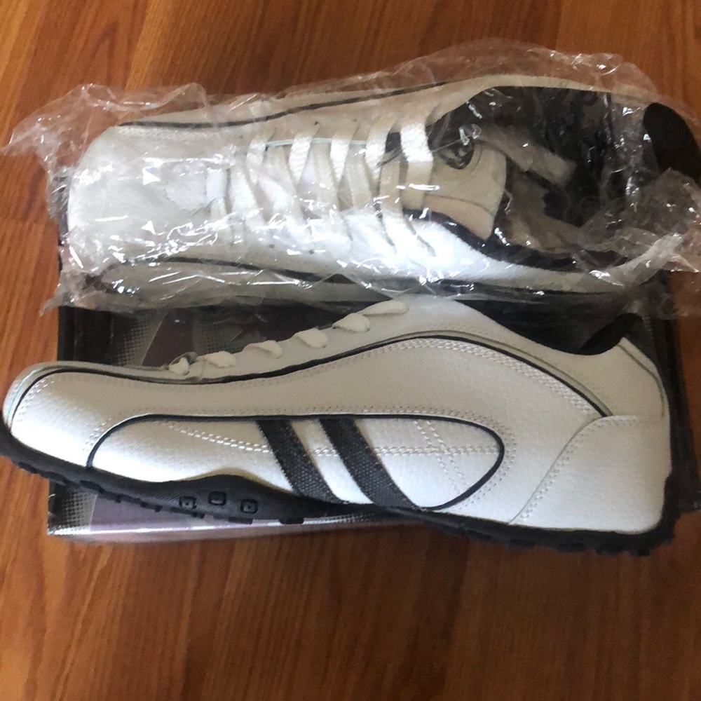 Men’s sneakers black and white lace up